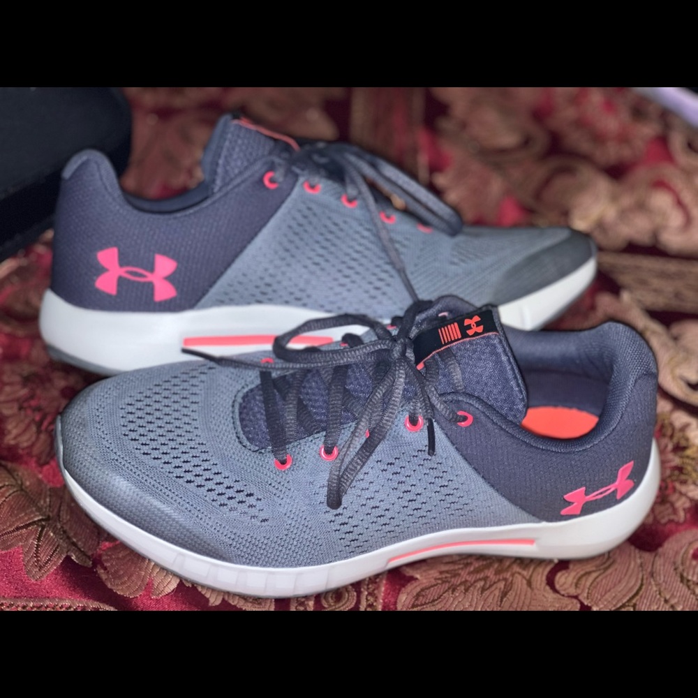Under Armor Tennis Shoes